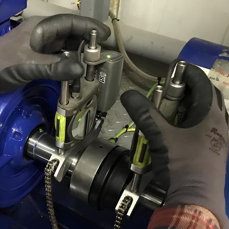 Laseroptisches Ausrichten von einem E-Motor zu Pumpe